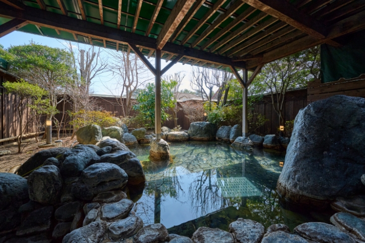 Open-air onsen